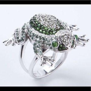 Noir frog ring
